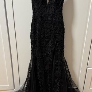 Elegant Black Lace Prom Dress